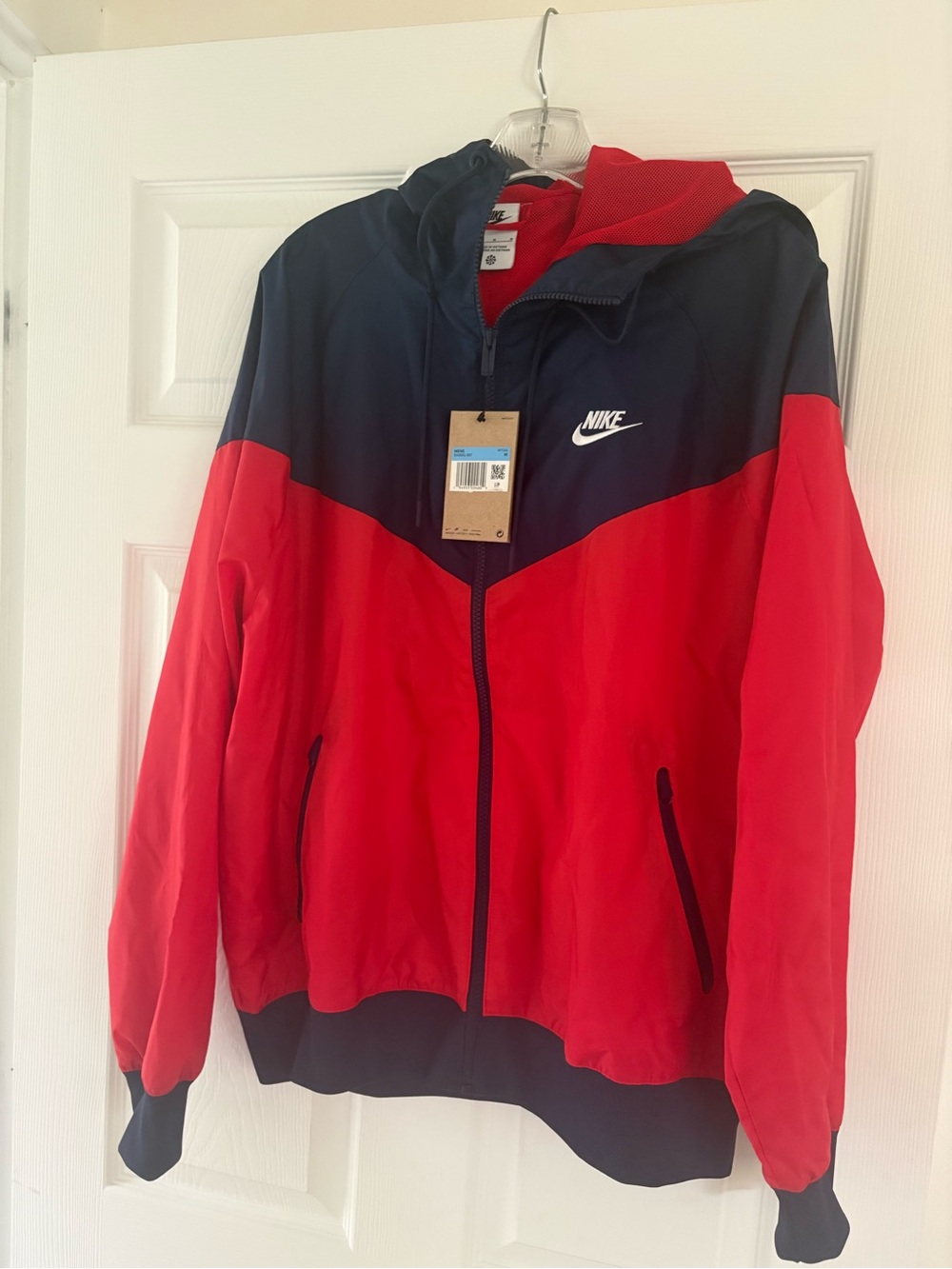 Nike Men’s Red and Navy Colorblock Windbreaker with Hood NWT